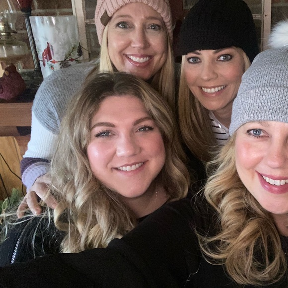 Meet your Posher, Katelin - Picture 2 of 2